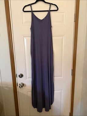 Women’s Sleeveless V-Neck Maxi Dress in Dusty Purple
